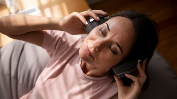 How do hypnosis recordings enhance home sessions in Tuskegee Institute, AL?