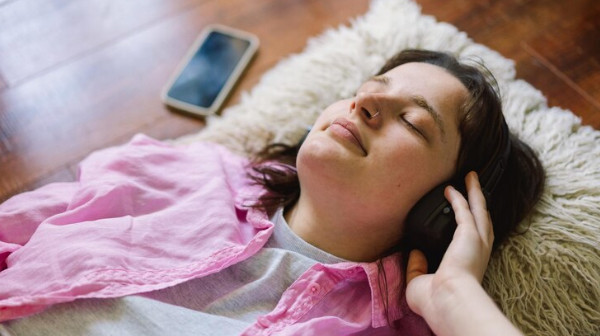 How do hypnosis recordings enhance home sessions in Albany, California?